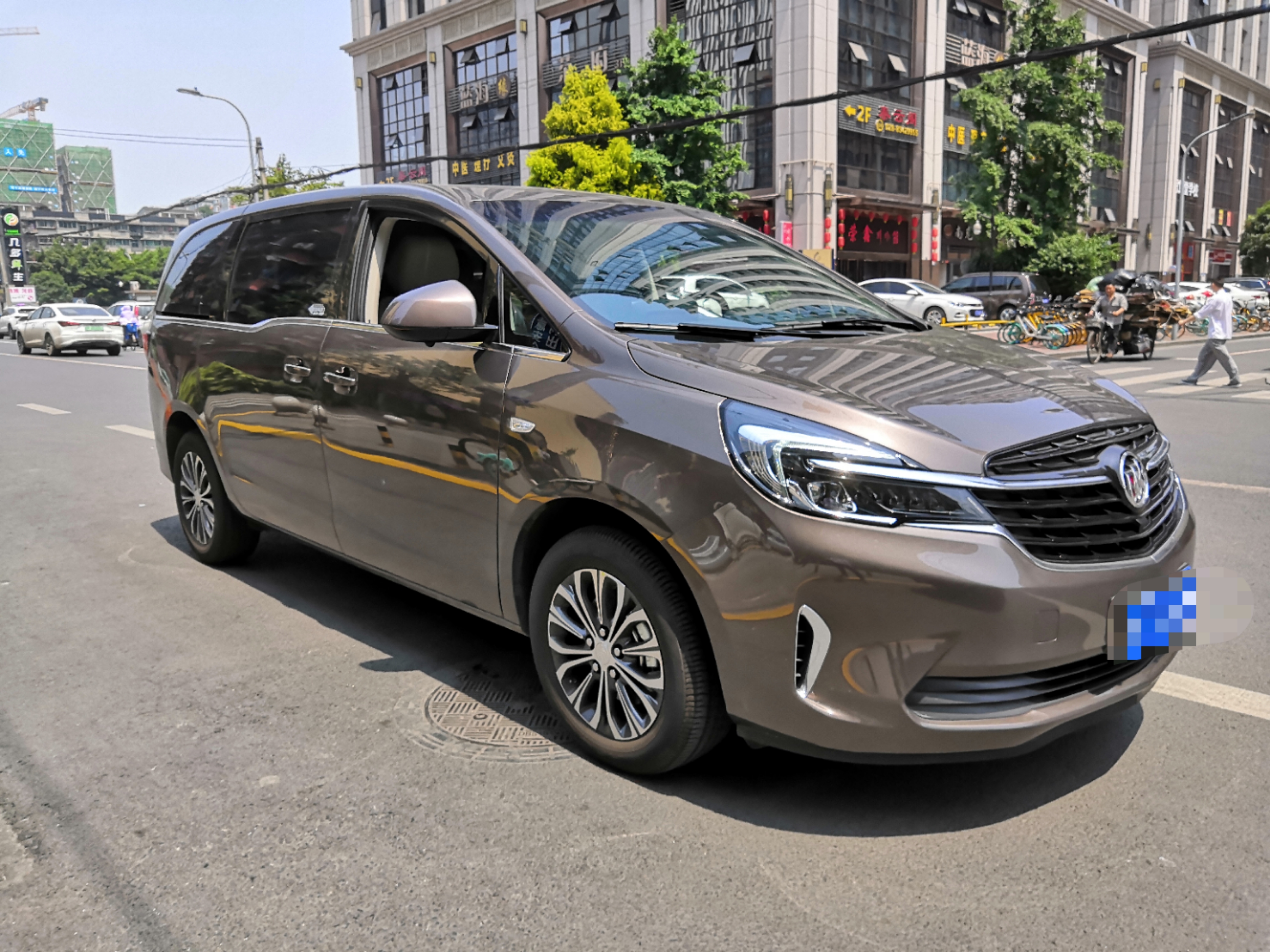 成都租商務(wù)車(chē)-別克商務(wù)GL8